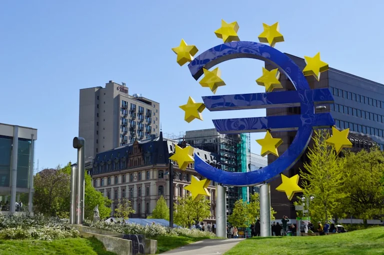 ECB likme zem 2%: izšķirošais lēmums 17. decembrī