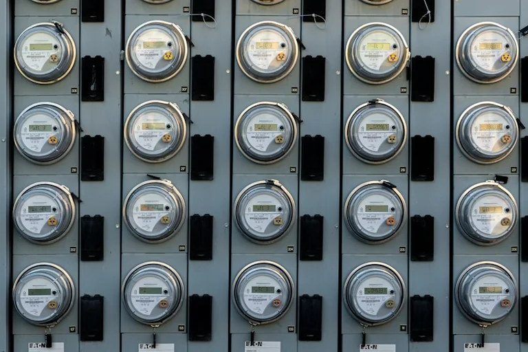 Latvijas elektrības cenas 17. septembrī: dārgākas vakara stundas
