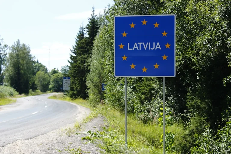 Zinību diena Latvijā: seši pagriezieni no 1996. līdz 2026