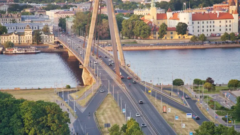 18. novembrī Rīgā: kā plānot braucienu 2026. gada svētkos